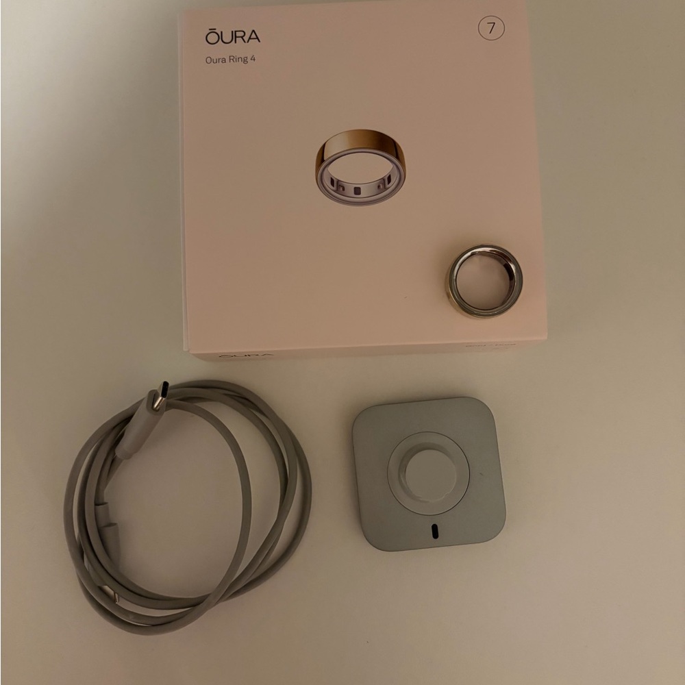 Oura Ring Gen 4 Gold Smart Ring with Charger and Box